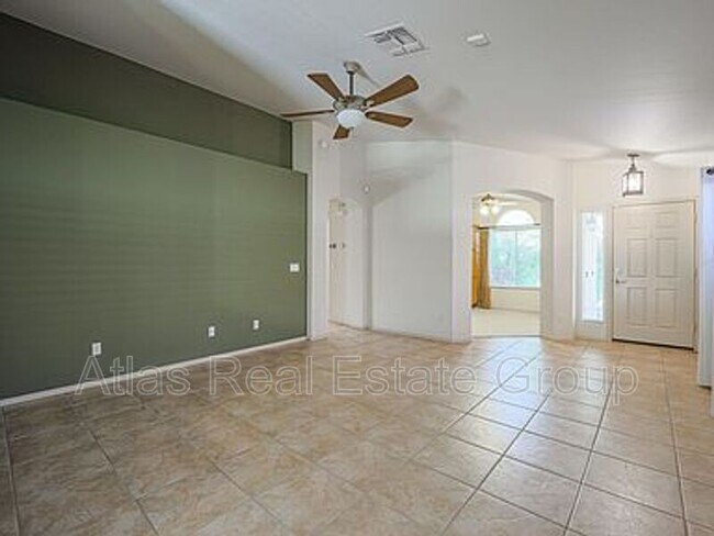Building Photo - 8157 W Clara Ln