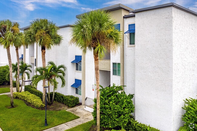 Building Photo - Lakeside Villas