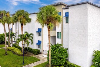 Building Photo - Lakeside Villas