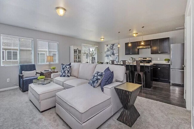 Building Photo - Beautiful Newer Condo for Lease