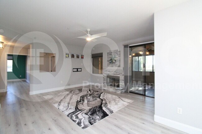 Foto del edificio - 15151 N Frank Lloyd Wright Blvd