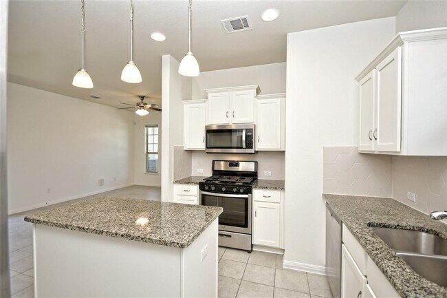 Building Photo - 432 Star Thistle St