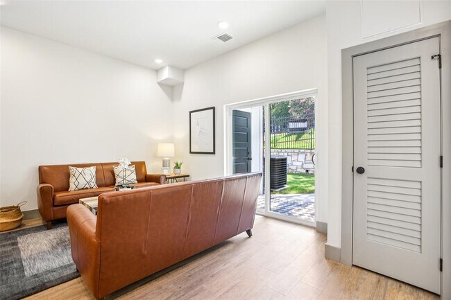 Building Photo - 2450 Wickersham Ln