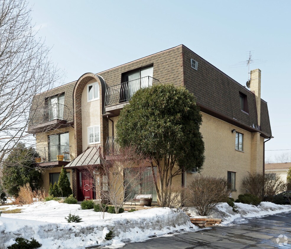1056 S York Rd, Bensenville, IL 60106 Apartments in Bensenville, IL