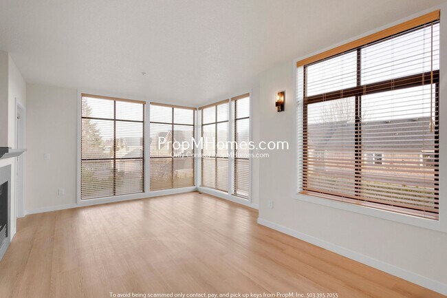 Building Photo - Corner Unit! Fully Renovated One-Bedroom C...