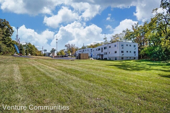 Building Photo - 2680-2735 Hillvista Ln