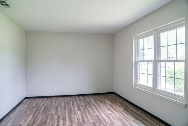 Foto del edificio - 142 Meadow Glen Dr
