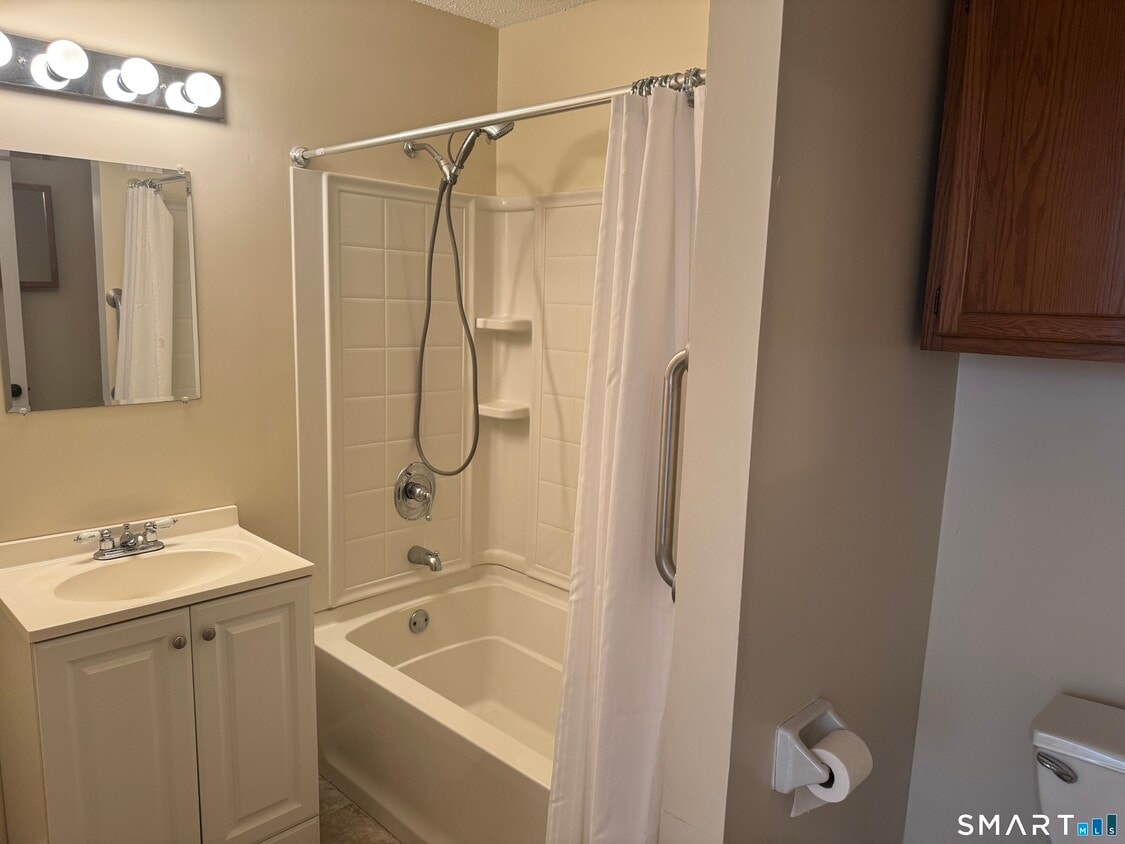 Foto del edificio - 155 Short Beach Rd