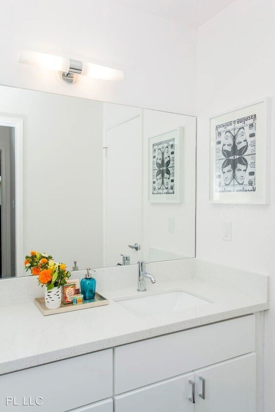 Foto del edificio - 250 Franciscan Ct