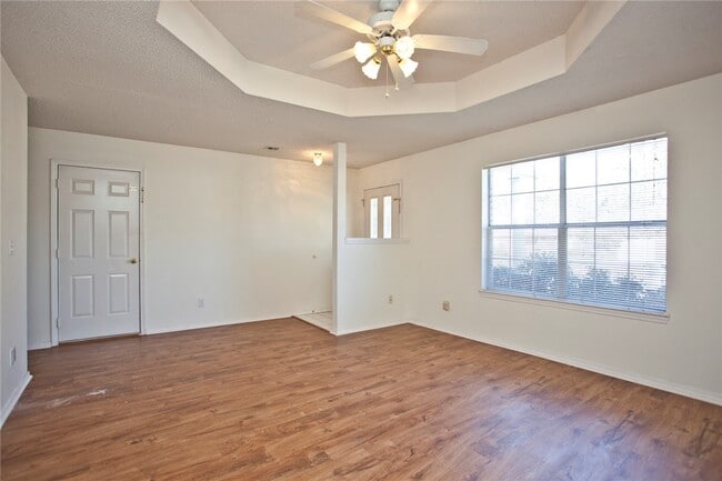 Building Photo - 58 Holly Dr