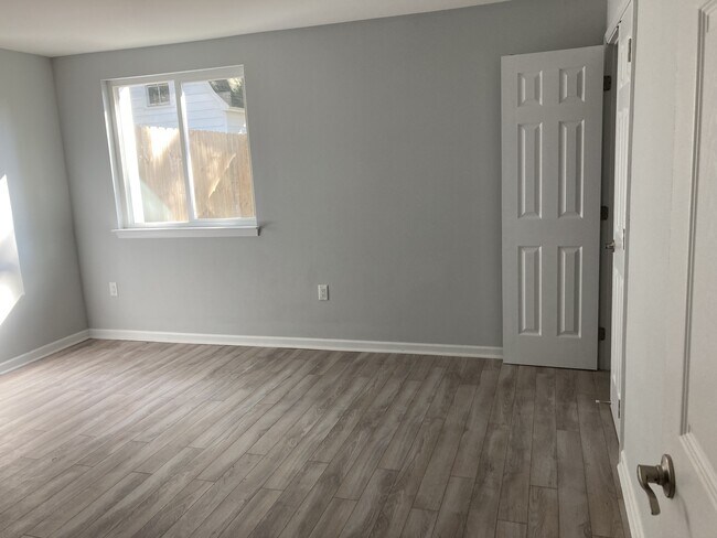 Building Photo - 719 Cypress Dr