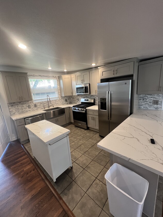 Newly upgraded kitchen with SS appliances - 1303 Brunner St