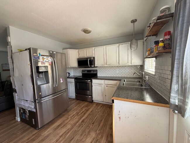 Foto del edificio - North Westminster Charmer | 4 Bed, 2 Bath with Backyard Oasis