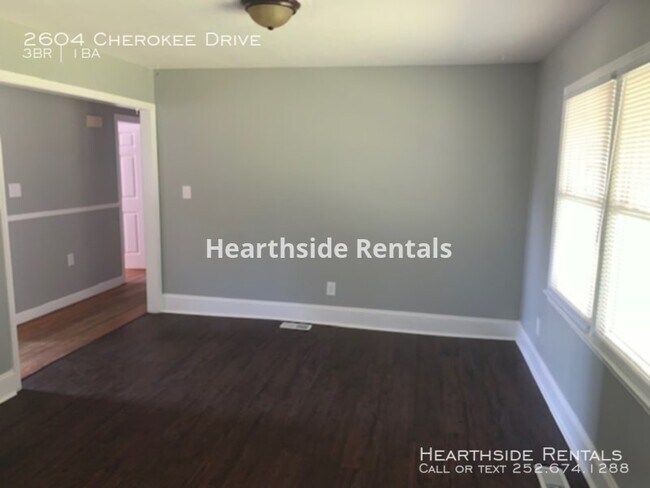 Building Photo - 2604 Cherokee Dr