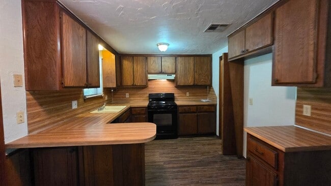 Building Photo - Moore Rental