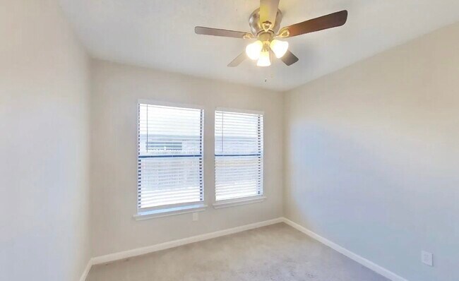 Foto del edificio - MOVE IN READY