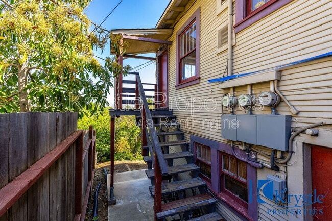 Building Photo - 517 Alhambra St