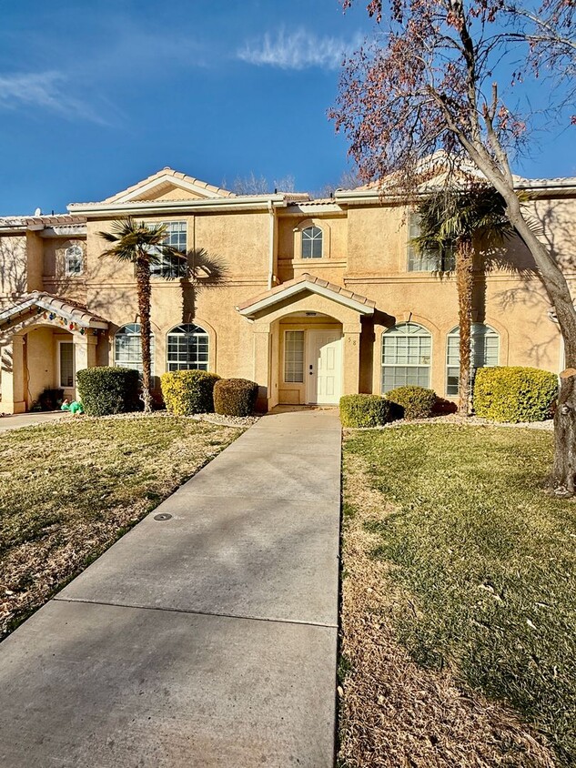 Foto principal - Adorable 3-BR Parkside Townhome