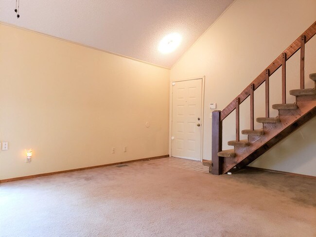 Building Photo - 14107 Fairhill Ave