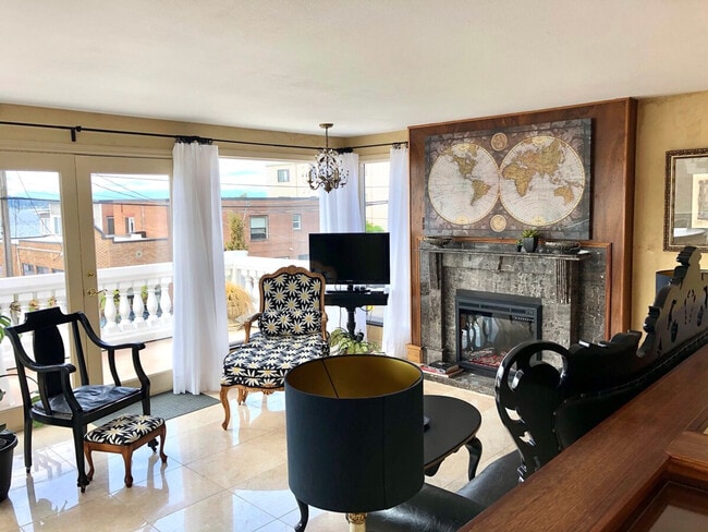 Building Photo - 4030 Beach Dr SW