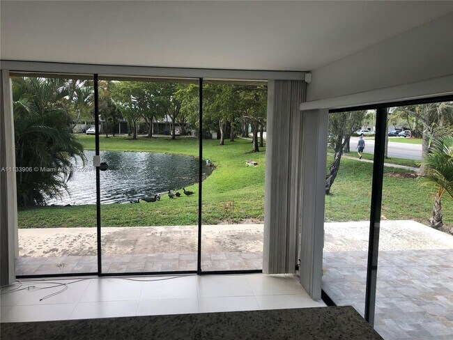 Building Photo - 6460 Miami Lakes Dr