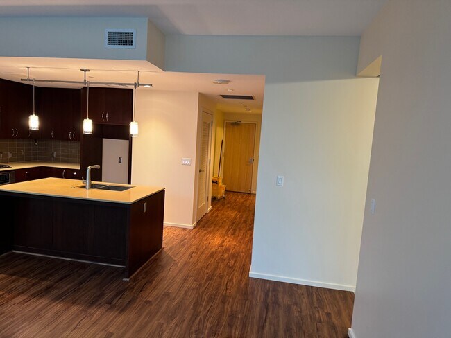 Entry Hall - 35 E 100 S
