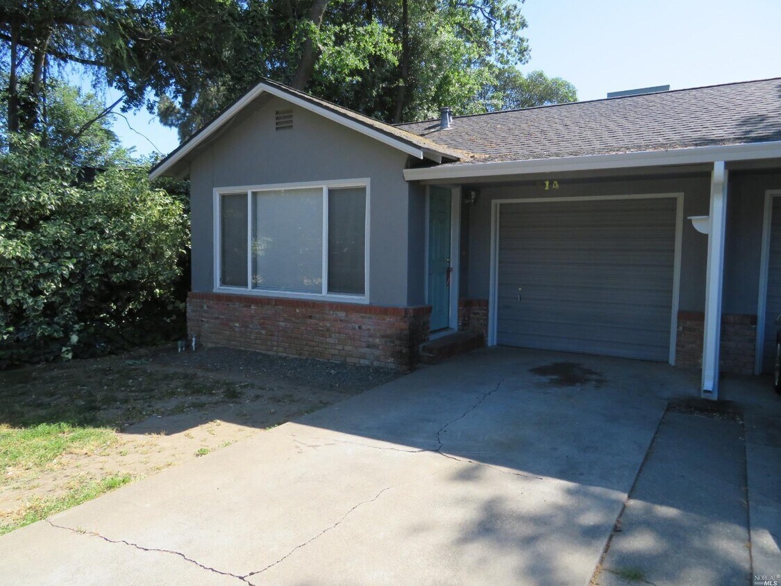 Foto principal - 814 Lovers Ln