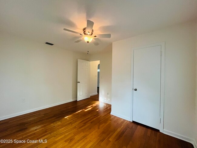 Building Photo - 925 S Tropical Trail
