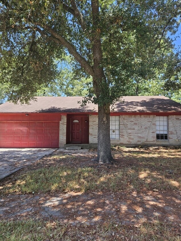 Primary Photo - 2 Ollerton Ln