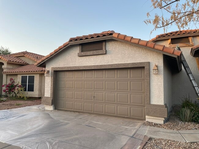 Jardín delantero - 1220 W Butler Dr