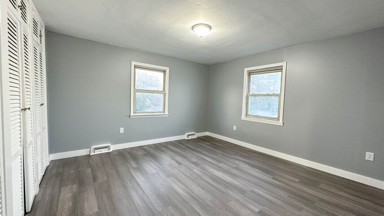 Primary Photo - 405 Latona Ave