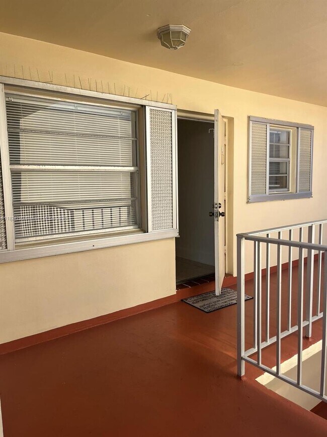 Foto del edificio - 1747 Rodman St