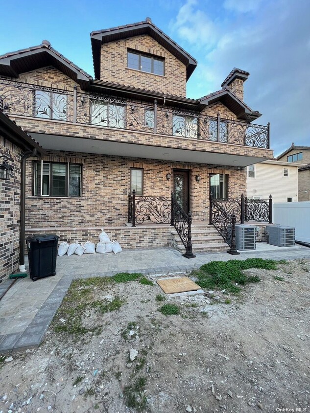 Primary Photo - 15-34-34 150th St
