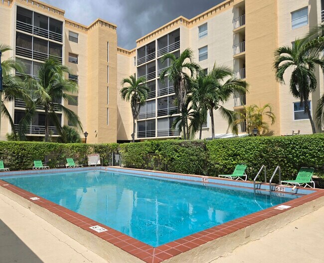 Foto del edificio - 2935 NE 163rd St