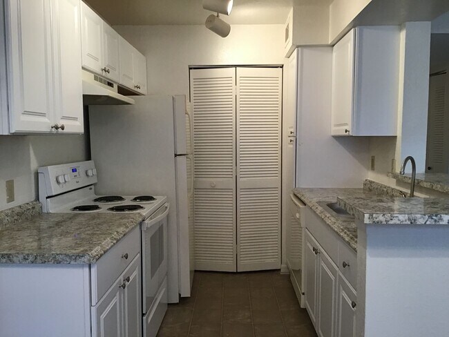 Foto del edificio - 1029 S Hiawassee Rd