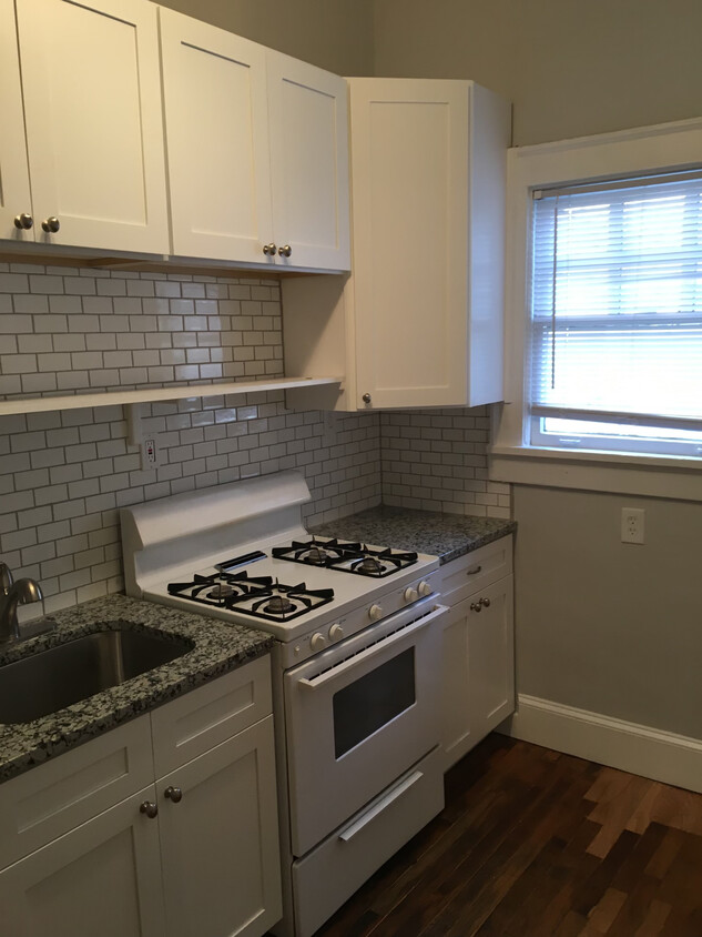 Primary Photo - 427 N Highland Ave NE