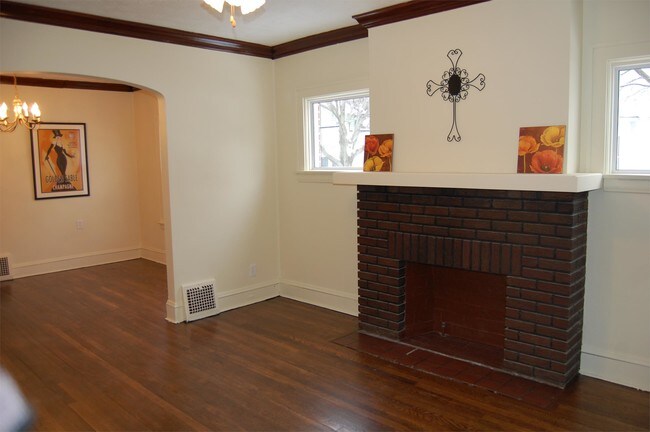 Building Photo - 3884 W 33rd St