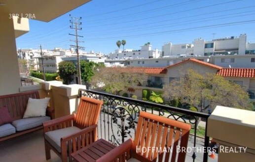 Foto del edificio - 11911 Mayfield Ave