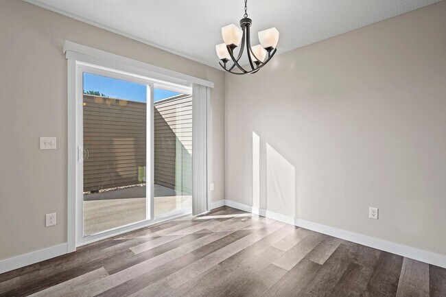 Foto del edificio - New 3 Bedroom Townhome
