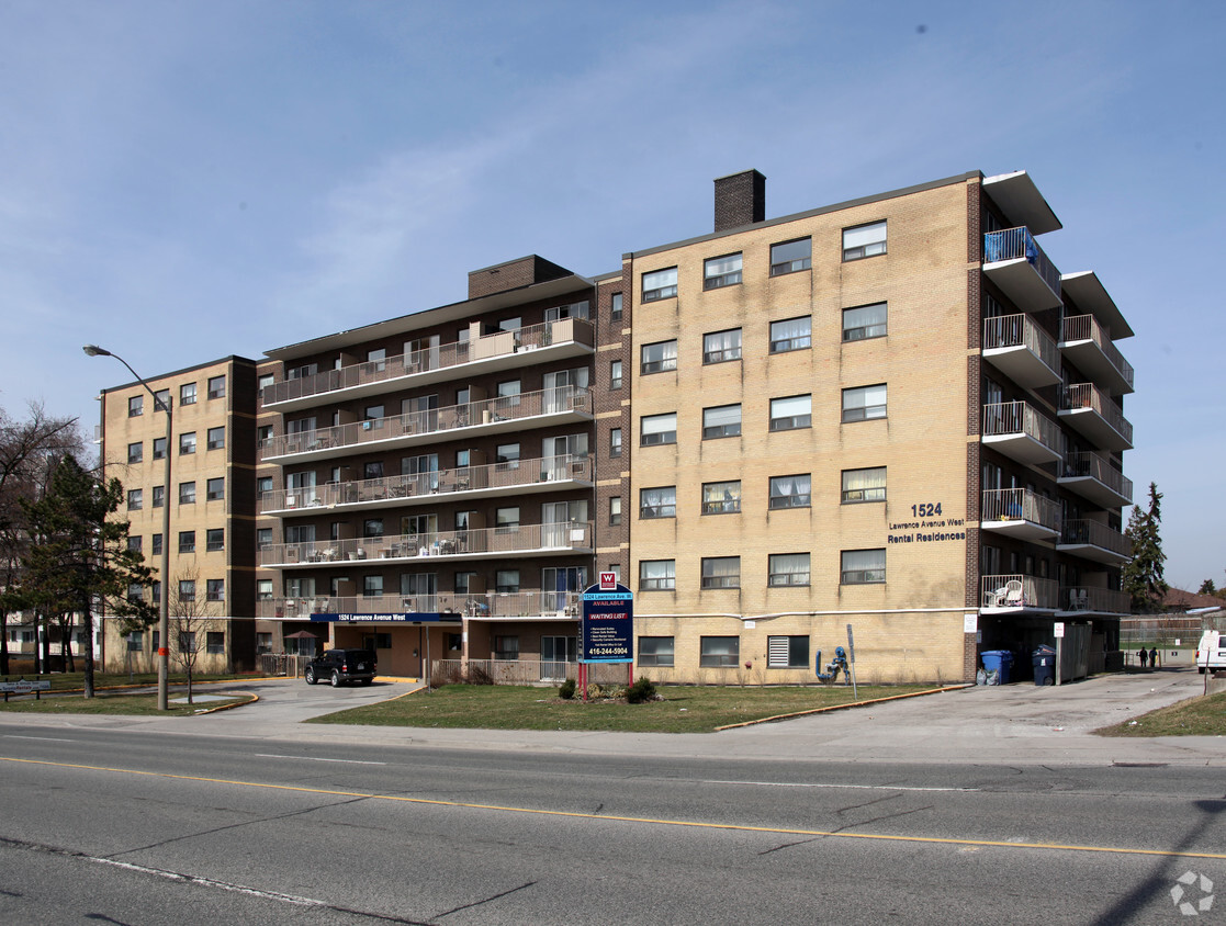 Primary Photo - 1524 Lawrence Ave W Apartments