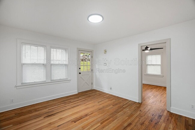 Building Photo - 10030 Bon Oak Dr