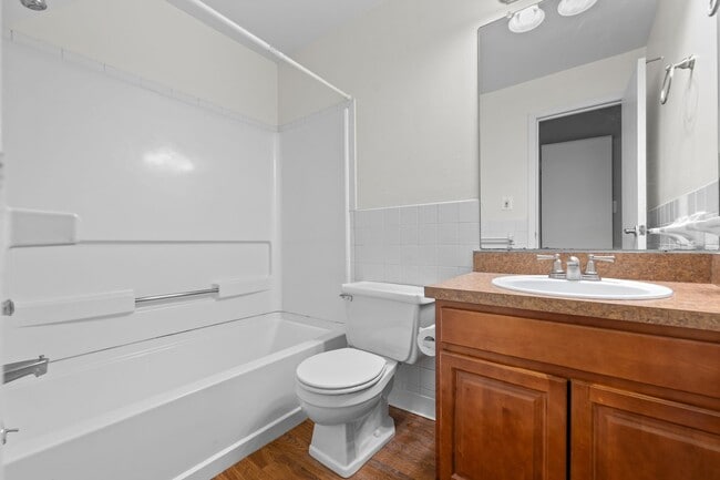 Interior Photo - Metropolitan West Goshen