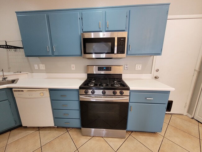 Building Photo - 5104 Crystal Breeze Ln
