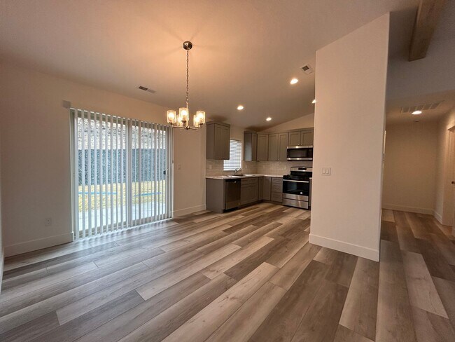 Foto del edificio - Brand New Ranch-Style House in South Kenne...