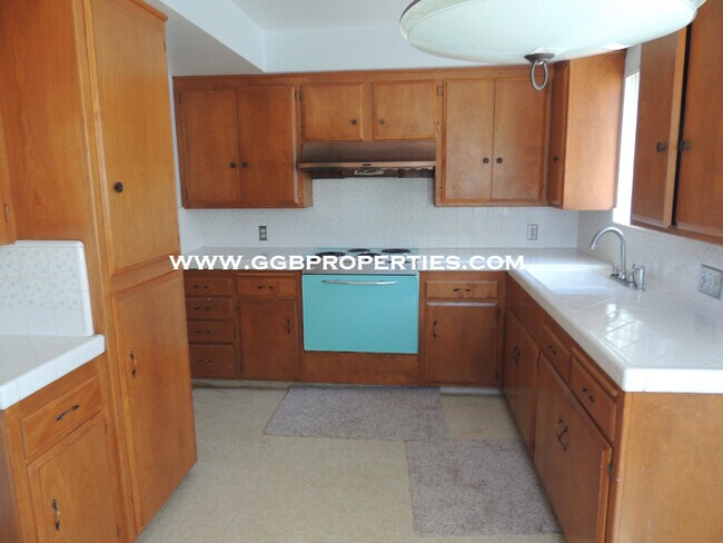 Building Photo - 625 St Joseph Ave