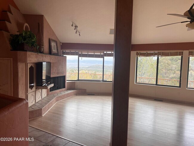 Foto del edificio - 3160 Rainbow Ridge Dr