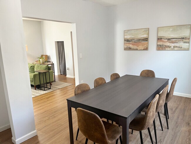 Foto del edificio - 874 Howell St N