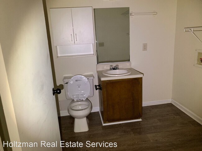 Building Photo - 3 br, 1 bath House - 1350 Forest Lake Drive