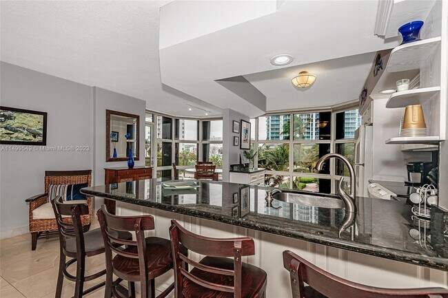 Building Photo - 6423 Collins Ave