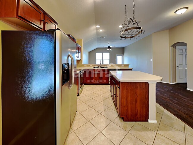 Foto del edificio - 1117 Luckenbach Dr